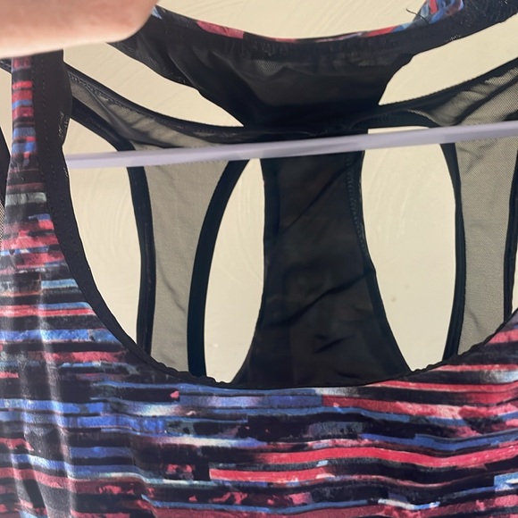 Lululemon Break Free Cropped Tank - Picture 3 of 4